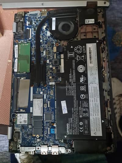 *lenovo thinkpad,8/256,DEAD. Power ups but no display.