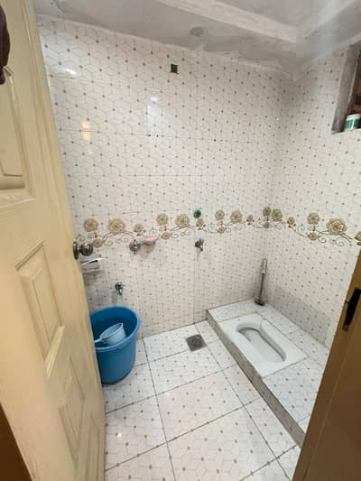 2 Marla New Ground Portion For Rent ( Madina Colony)