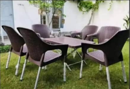 Table and chairs for sale