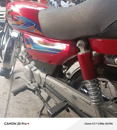 Bilkul lush bike hain just need money behas nhi kren price final hain