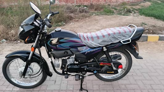 Honda Pridor 25/26 4600 KLM use showroom condition bike 03396464638