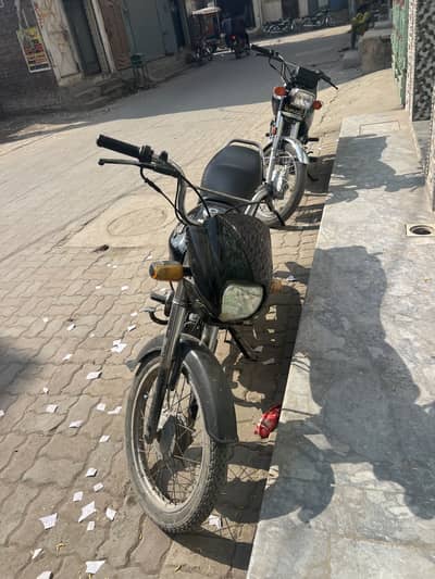 honda cd 70dream 8/10 condition all ok bike h bio ni h bnda bahir hota