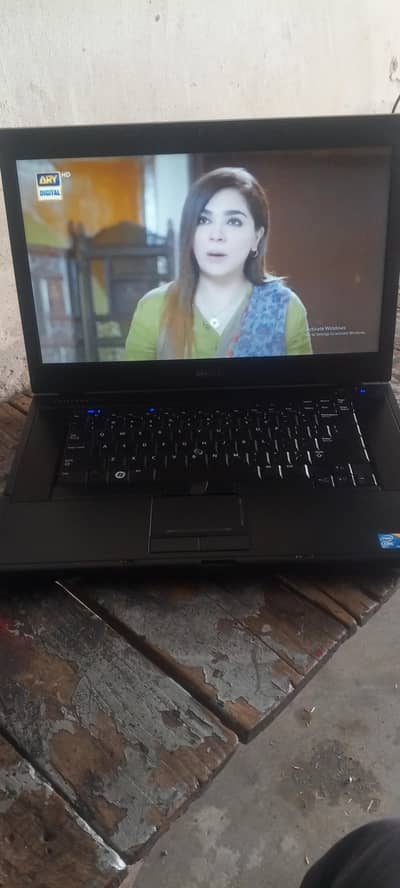  “Only serious buyers contact. Laptop bilkul ready to use hai. ”