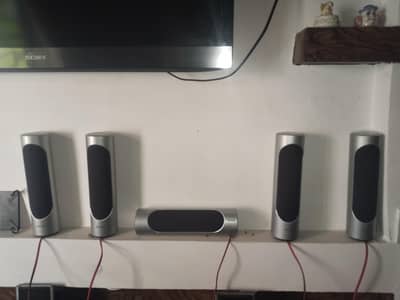good condition LG dh-6420P model home theater with Phillips speaker's