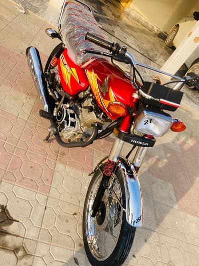 lush conditon 2015 or 2021 or  2024  for sale 03135779514