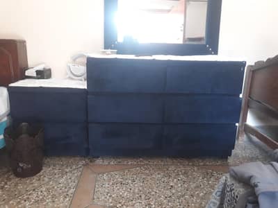 Dressing table and 2 side tabels