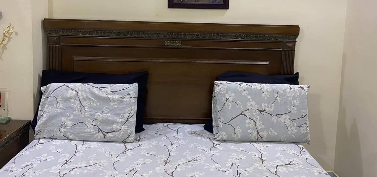 Queen Size Wooden Bedroom Set – Complete Set – Good Condition 2