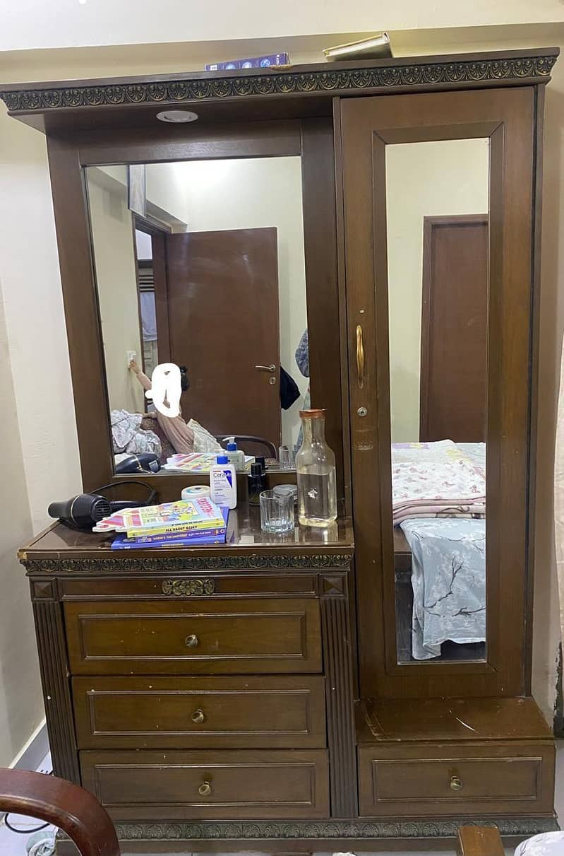 Queen Size Wooden Bedroom Set – Complete Set – Good Condition 4