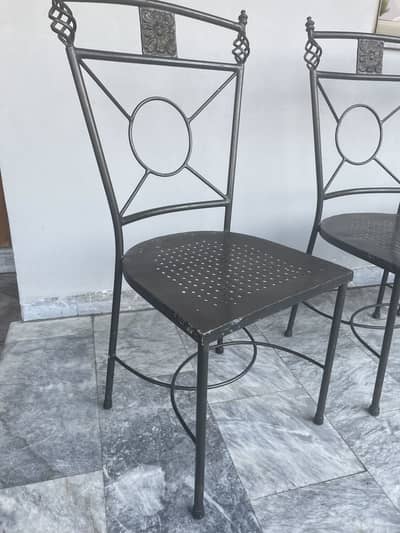 Wrought iron steel chairs —- qty 6