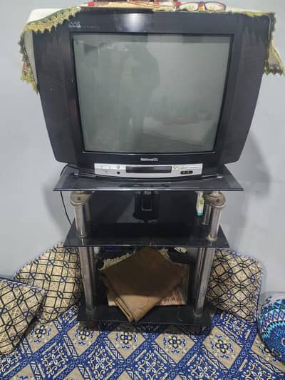 normal tv hai bilkul perfect or troli k sat hsi