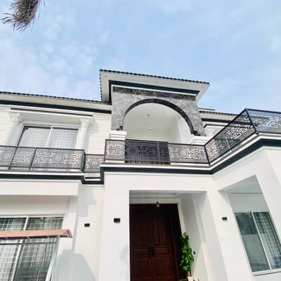 1 KANAL MOST BEAUTIFUL FURNISHED HOUSE FOR SALE WITH HEAVEY SOLAR SYSTEM INSTALLED IN AWT PHASE 1 IN LAHORE