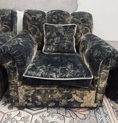 5 Seater Sofa Set Sale in good condition