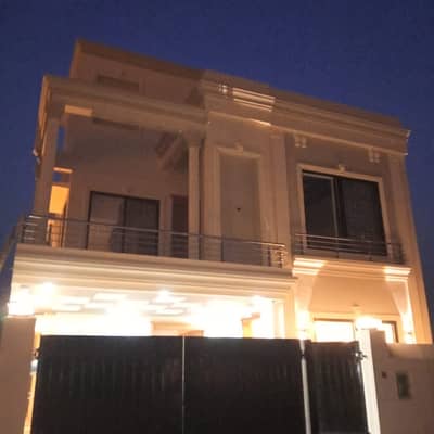 8 MARLA PRIME LOCATION HOUSE FOR RENT
