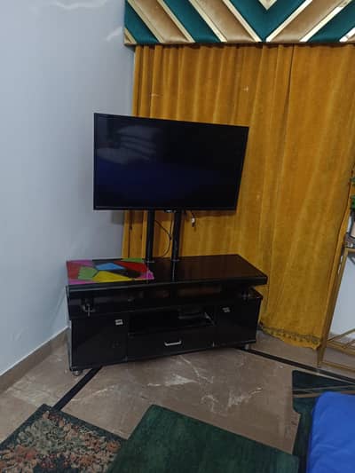 LCD , console 10/9 condition draw Nd side cabinet