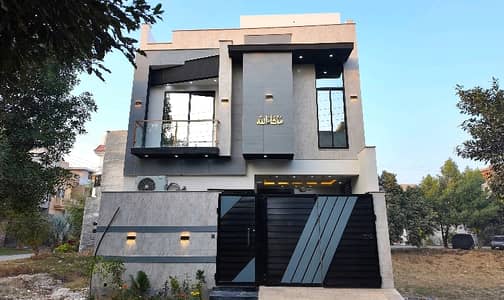 A 5 Marla House Is Up For Grabs In Main Canal Bank Road