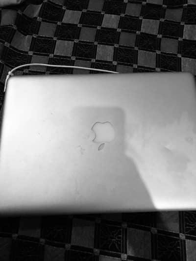 Apple laptop for sale in reasonable able price