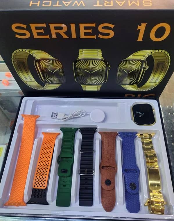 Series 10 Golden Stainless Steel Smartwatch 7 Belt with Chain and Wireless Charger