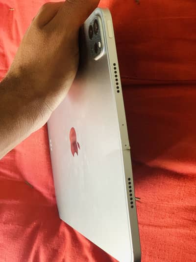 ipad pro M2 4th generation 256 gb with box