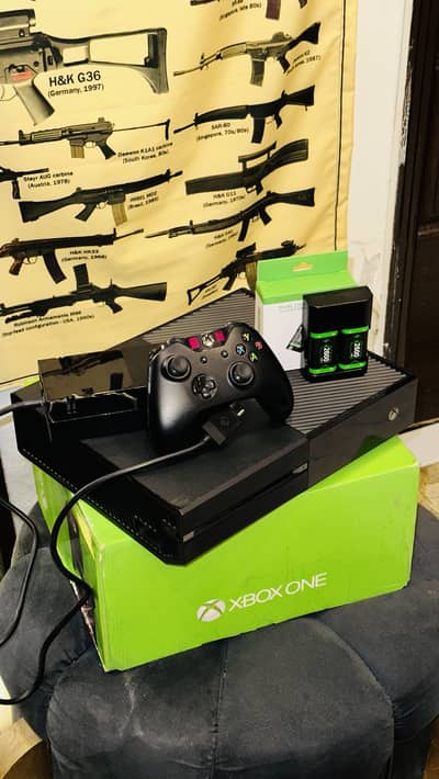 Xbox One Console – Excellent Condition – With 2 Controllers & Charger