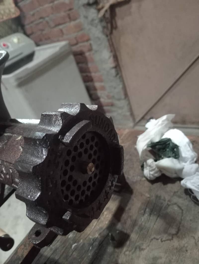 meat grinder قیمے والی مشین 0