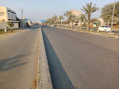 RAMDAN OFFER CORNER FACING PARK AT THE BACK OF MAIN ROAD 1 KANAL PLOT FOR SALE