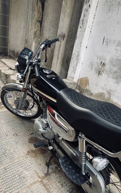 Honda CG 125 2025 sticker