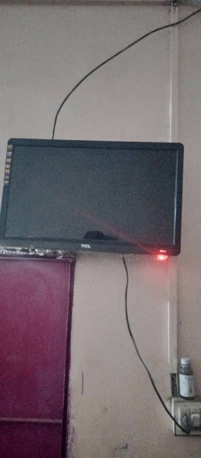 TCL 24 inch smart led for sale(with box)