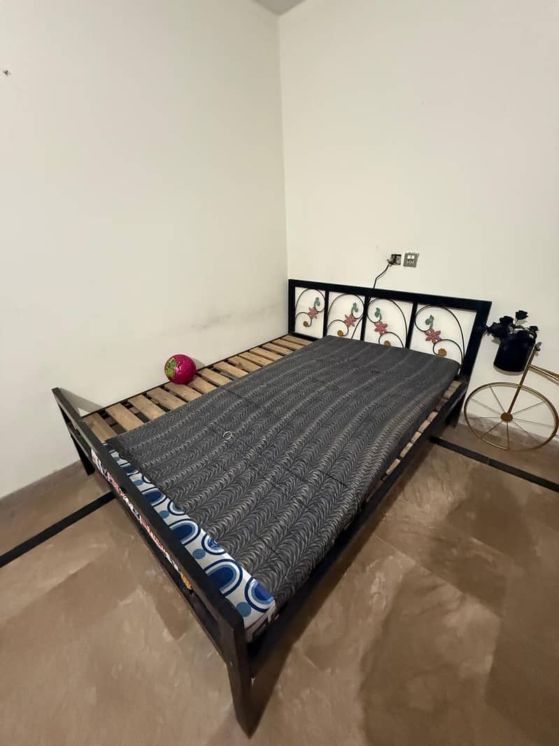 Beautiful solid iron bed queen size 1