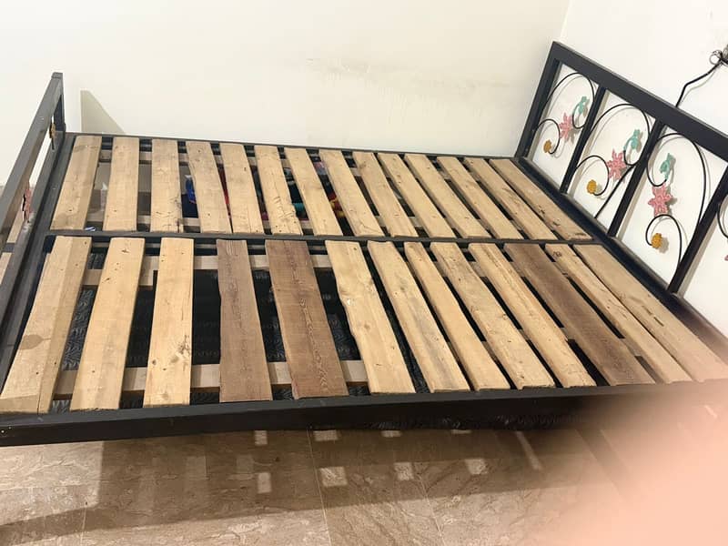 Beautiful solid iron bed queen size 3