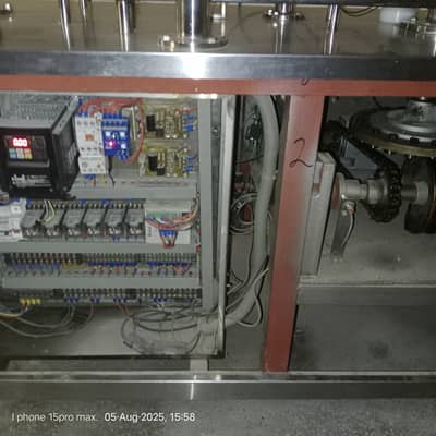 Liquid filling machines