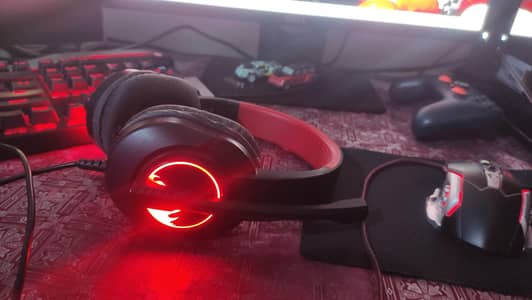 EKSA GAMING SINGLE LIGHT HEADPHONE _Red colour light _CONDITION 10BY 9
