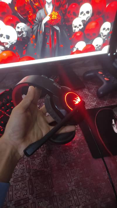 EKSA T8 HEADPHONE _single Red colour light _CONDITION 10BY 9