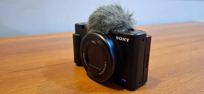 Sony ZV-1 Vlogging Kit | 4K, 20.1 MP | Extra Batteries & Tripod