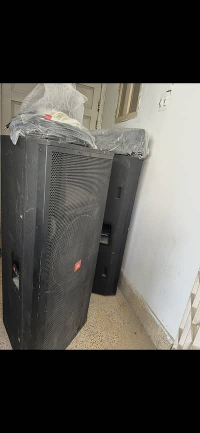 SP4 JBL speakers