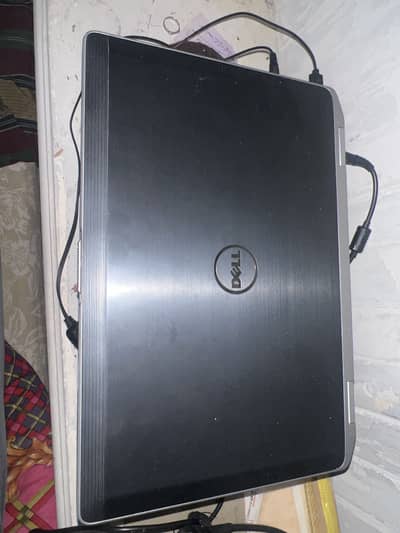 Dell laptop i7 256ssd /8rom