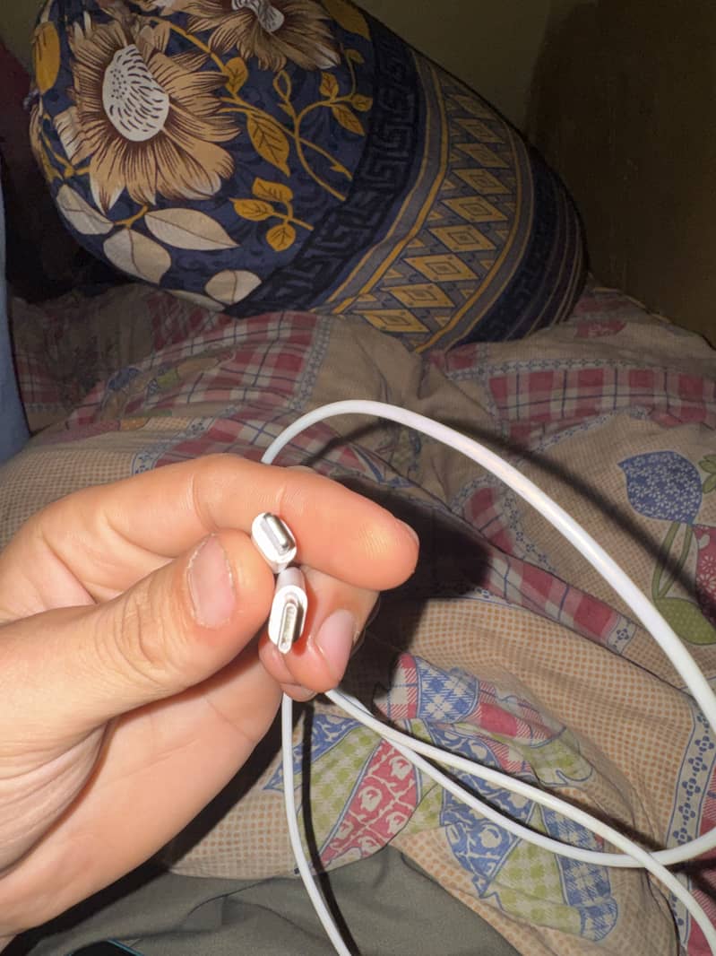 iPhone 14 pro cable 0