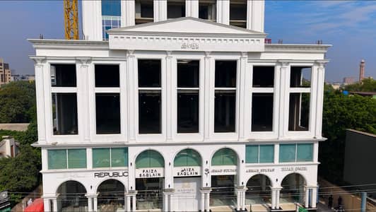 Madison square, Front shop