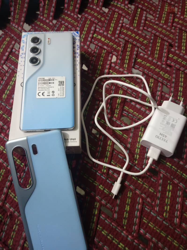 Tecno CAMON 40 Pro 1