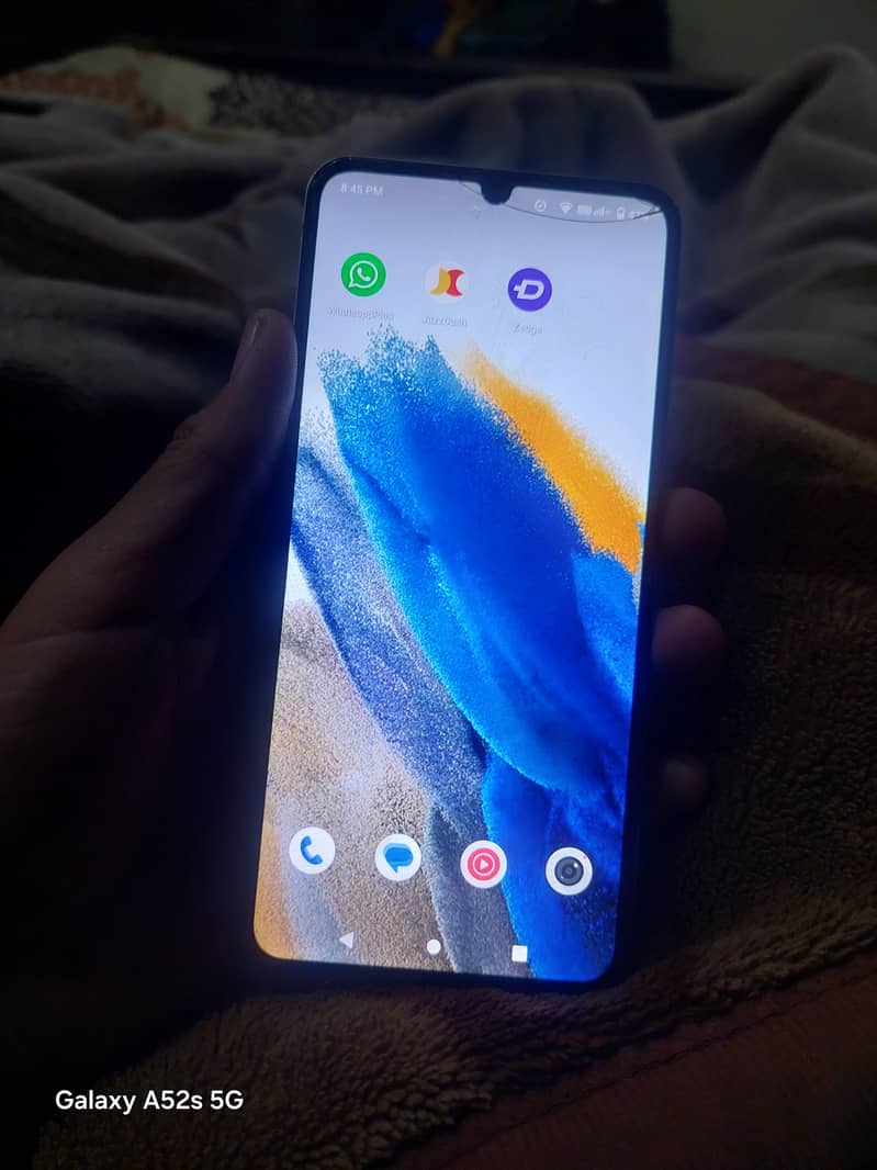 تھوڑا سا پینل ٹوٹا ہوا ہے اوپر سے 3