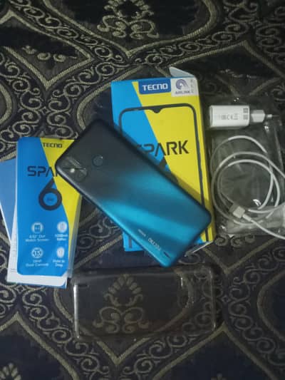 techno spark 6go.   4GB 64GB with complete box all ok