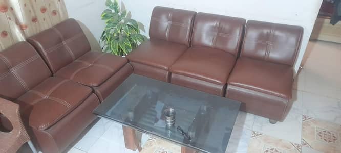 5 seaters rexine sofa with table