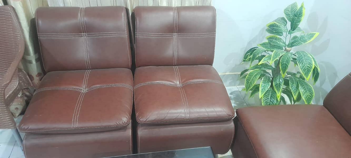 5 seaters rexine sofa with table 2