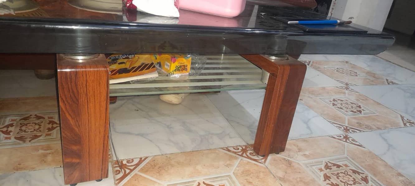 5 seaters rexine sofa with table 5