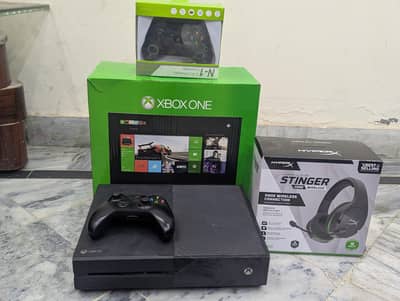 XBOX ONE 500 GB  WITH ORIGINAL CONTROLLER