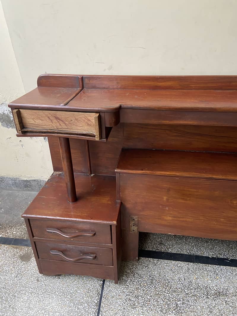 Bed & dressing table 2