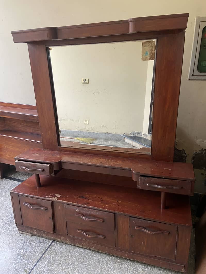 Bed & dressing table 3