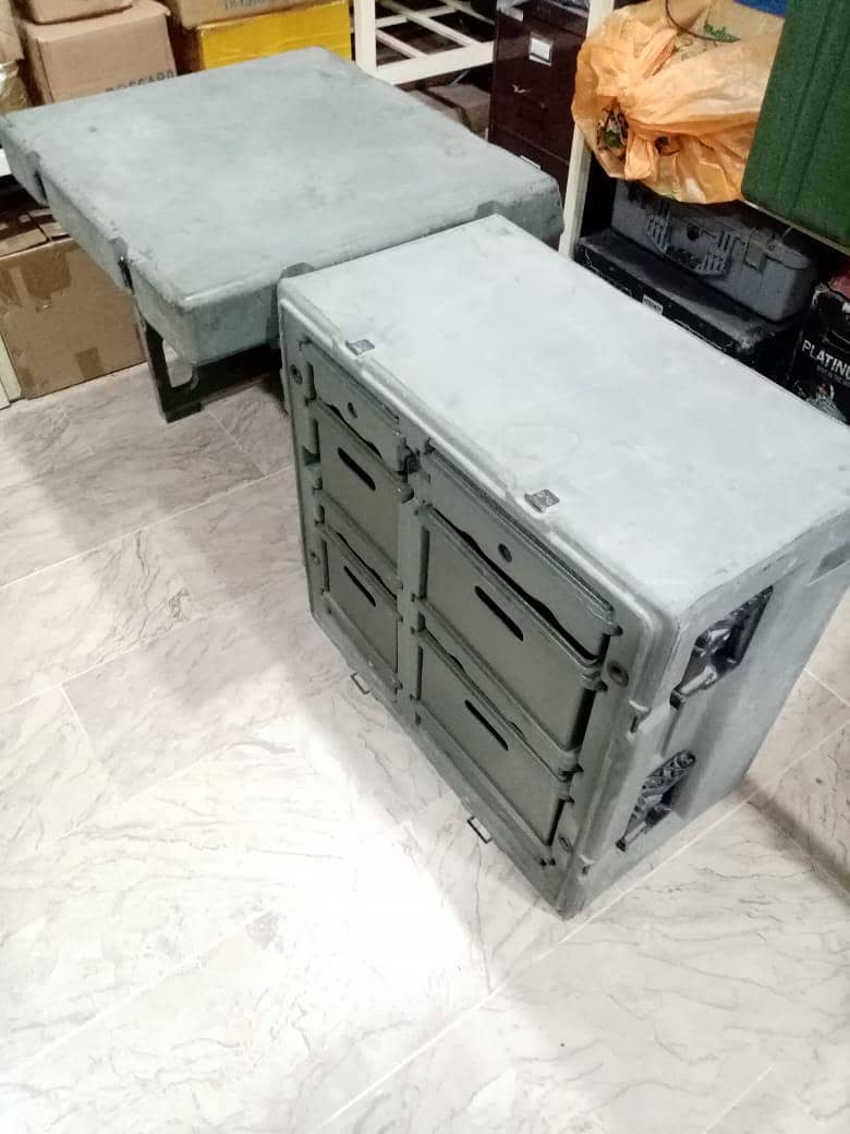 Field Table American 4