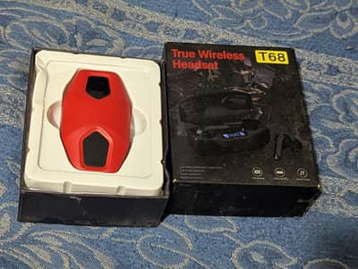 good condition earphone red color with caps and charger