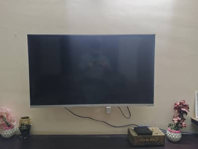 TCL 40 Inch LED TV With Smart TV Box