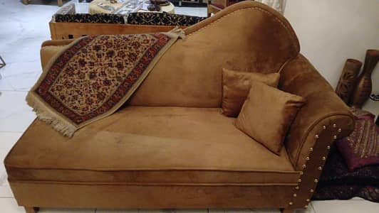Luxury Brown Velvet Sofa – Excellent Condition
